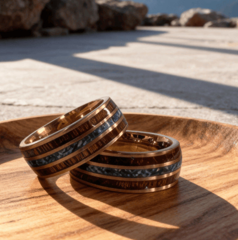Bague en acier inoxydable avec incrustation de météorite et feuille d’or – Style luxueux