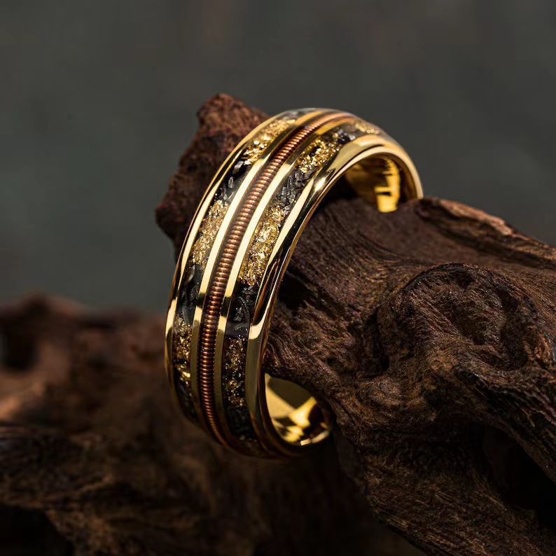 Bague en acier inoxydable avec incrustation de météorite et feuille d’or – Style luxueux