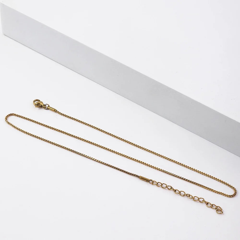 Collier chaîne box en acier inoxydable – Élégance minimaliste
