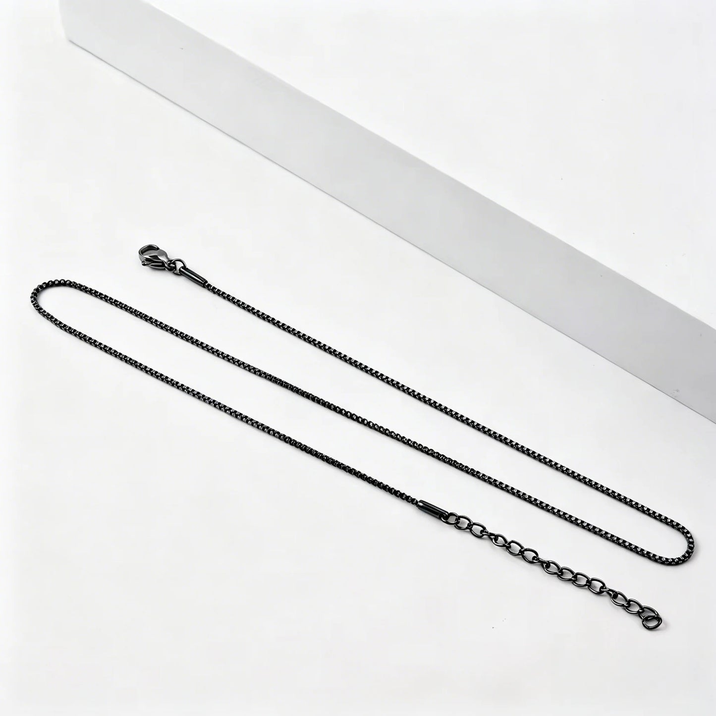 Collier chaîne box en acier inoxydable – Élégance minimaliste